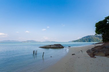 Teluk alanında beach Malezya Pangkor adada. Güzel deniz manzarası ve Güney Doğu Asya'da alınan liman.