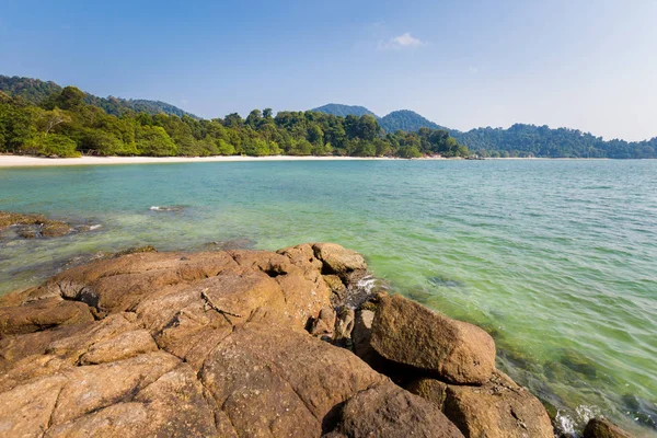 ชายหาดปะการ Teluk Nipah บนเกาะปางคอร ในมาเลเซ สวยงามก บทะเลท ายในเอเช ยตะว นออกเฉ — ภาพถ่ายสต็อก