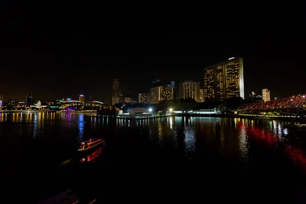 新加坡美丽的滨海湾建筑 东南亚现代未来夜景观 — 图库照片