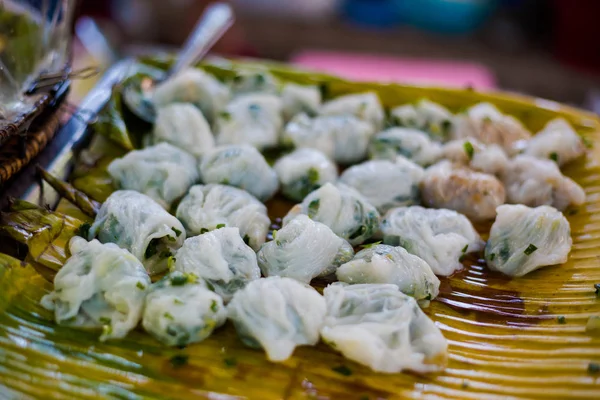 Fresco Preparado Asiático Cozido Vapor Bolinhos Arroz Cebolinha Dimsum Mercado — Fotografia de Stock