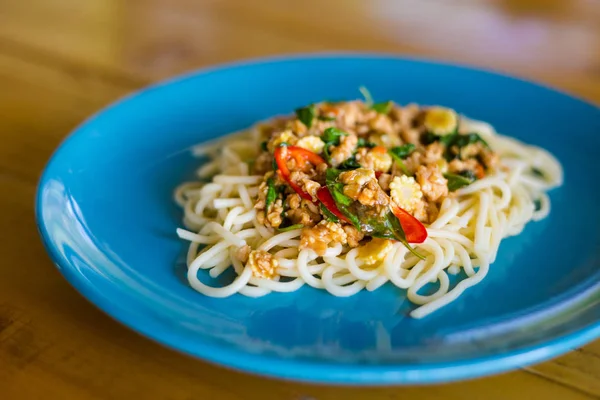 Čerstvě Připravené Špagety Asijská Pikantní Mleté Maso Místní Restauraci Ostrově — Stock fotografie