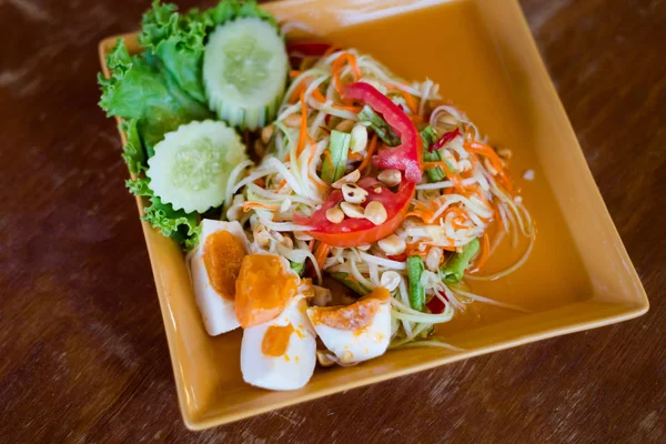 Frisch Zubereiteter Asiatischer Würziger Som Tam Papaya Salat Serviert Mit — Stockfoto