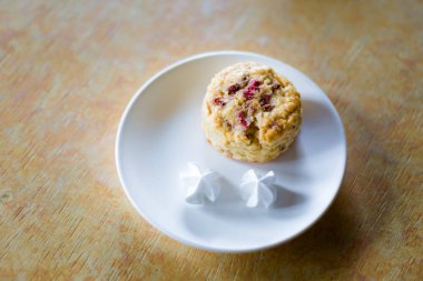 Cameron Highlands yerel restoran servis Malezya çilek kurabiye pasta taze hazırlanmış. Geleneksel Asya mutfağı taze malzemelerle yapılmış.