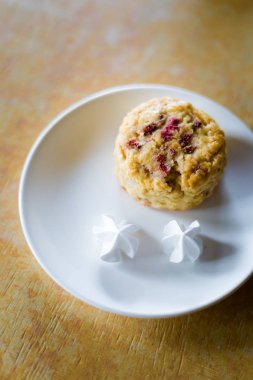 Cameron Highlands yerel restoran servis Malezya çilek kurabiye pasta taze hazırlanmış. Geleneksel Asya mutfağı taze malzemelerle yapılmış.