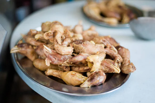 Frisch Gekochte Hühnerköpfe Einem Lokalen Restaurant Kuala Lumpur Traditionelle Asiatische — Stockfoto