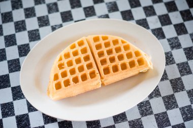 Malezya fıstık ezmesi gevrek gözleme erved Tioman Adası yerel restoranda taze hazırlanmış. Geleneksel Asya mutfağı taze malzemelerle yapılmış.