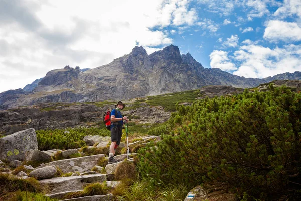 Turísticahermosa Velka Studena Dolina Montañas Eslovacas Del Alto Tatra Hermoso —  Fotos de Stock