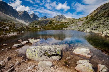 Güzel Velka Studena Dolina - Slovakça yüksek Tatra Dağları. Güzel yaz panorama - Hrebienok üzerinden Stary Smokovec yolda Zbojnicka Chata Sesterske pleso