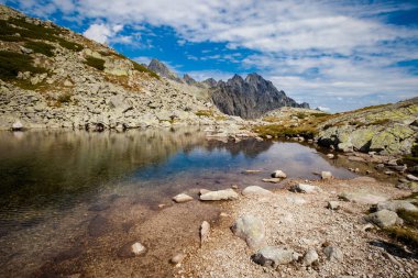 Güzel Velka Studena Dolina - Slovakça yüksek Tatra Dağları. Güzel yaz panorama - Hrebienok üzerinden Stary Smokovec yolda Zbojnicka Chata Sesterske pleso
