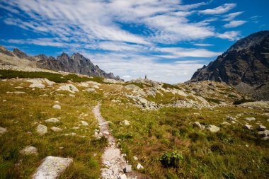 Güzel Velka Studena Dolina - Slovakça yüksek Tatra Dağları. Güzel yaz panorama - Hrebienok üzerinden Stary Smokovec yolundan Zbojnicka Chata için