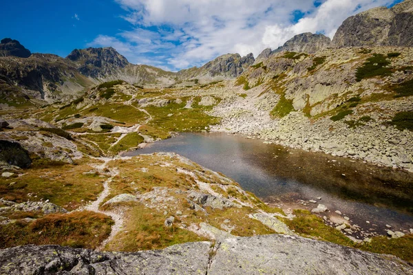 美丽的 Velka Dolina 在斯洛伐克高 Tatra 美丽的夏日全景 Sesterske 萨格勒布从飞鸟 Smokovec Hrebienok — 图库照片