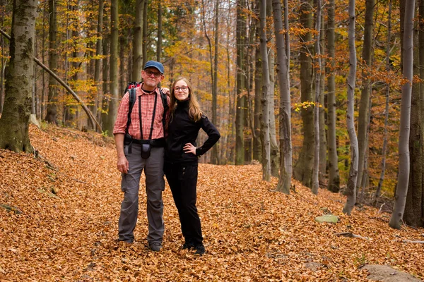 Paesaggio Autunnale Con Turisti Presi Montagna Polacco Beskidy Grabowa — Foto Stock