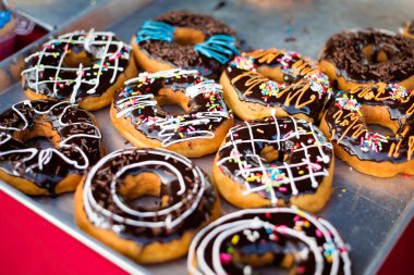 Taze Malezya gizliliğe daire çikolatalı çörek Langkawi Adası piyasasında hazırlanmış. Geleneksel Asya mutfağı taze malzemelerle yapılmış.