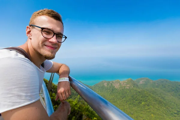 Jóvenes Turistas Paisajes Tomados Cima Durante Paseo Taxi Isla Tropical — Foto de Stock