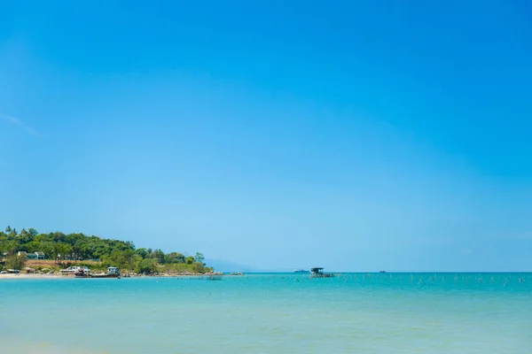 マレーシアの熱帯のランカウイ島の日当たりの良い Teluk ゆうビーチ 東南アジアの美しい自然 — ストック写真