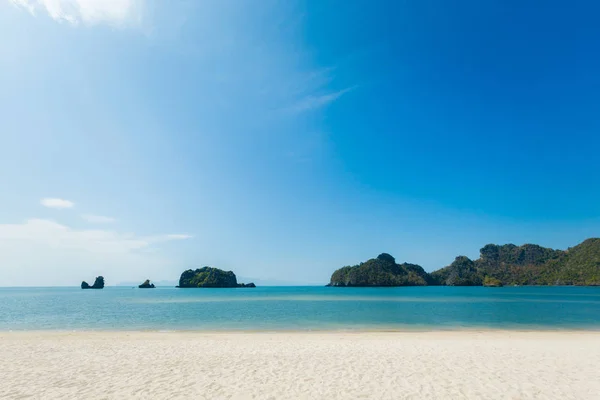 Plage Ensoleillée Tanjung Rhu Sur Île Tropicale Langkawi Malaisie Belle — Photo