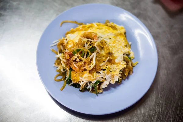 Gebakken Omelet Met Noedels Lokaal Restaurant Trang Traditionele Thaise Gerecht — Stockfoto