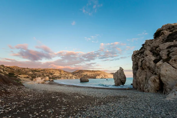 Bella Roccia Afrodite Sulla Spiaggia Pietra Durante Susnet Paesaggio Sull — Foto Stock