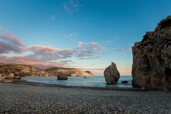 Bella Roccia Afrodite Sulla Spiaggia Pietra Durante Susnet Paesaggio Sull — Foto Stock