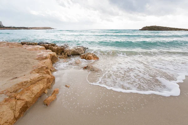 Bella Spiaggia Ayia Napa Nissi Durante Tempo Nuvoloso Paesaggio Sull — Foto Stock