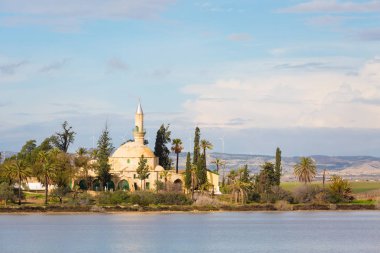 Güzel mimari Camii Hala Sultan Tekke Akrotiri Larnaka Tuz Gölü. Kıbrıs Adası'nda alınan Tapınağı.