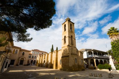 Güzel eski mimari archibishop'ın Sarayı içinde Kıbrıs Nicosia. Kıbrıs Adası'nda alınan cityscape.