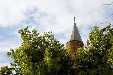 Güzel eski mimari dolu sokak sanatı Kıbrıs Nicosia. Kıbrıs Adası'nda alınan cityscape.