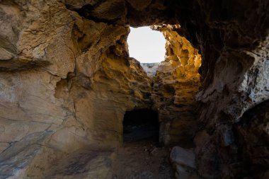 Kralın güzel eski mezar mezarlık arkeolojik park Baf. Kıbrıs Adası'nda alınan eski mezarlığı.