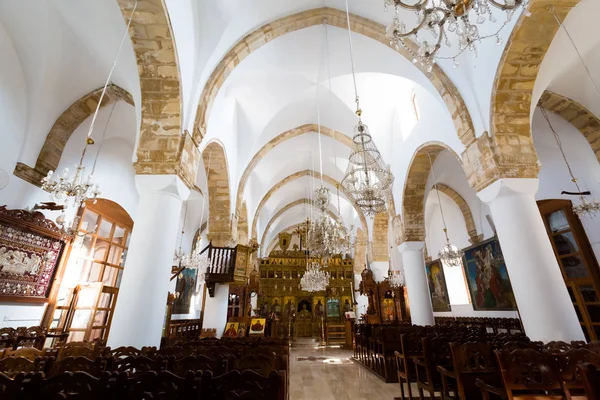 Omodos şehrin eski kilise güzel mimarisi. Kıbrıs Adası'nda alınan cityscape.