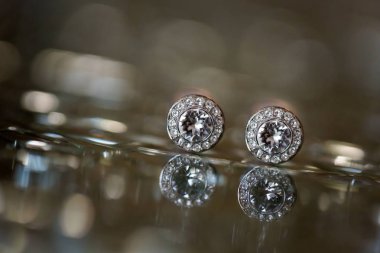 Güzel düğün takı küpe detay