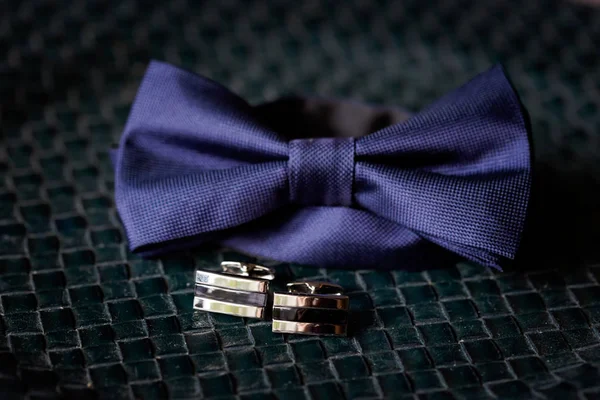 Detalle corbata de moño de hermoso novio —  Fotos de Stock