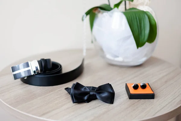 Beautiful Groom's bow tie detail — Stock Photo, Image