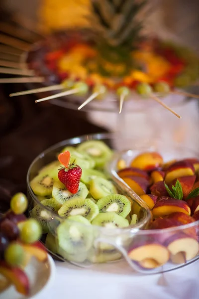 Beautiful wedding reception sweet buffet — Stock Photo, Image