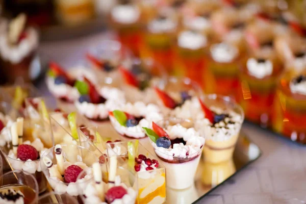 Beautiful wedding reception sweet buffet — Stock Photo, Image