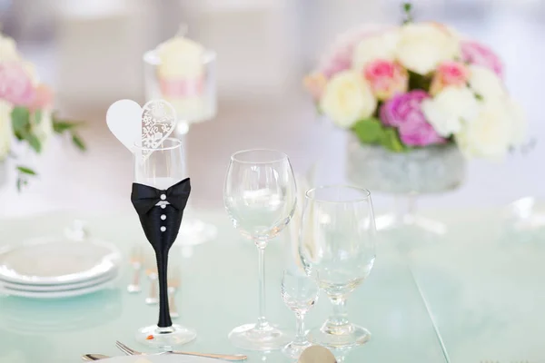 Bella decorazione tavolo ricevimento di nozze — Foto Stock
