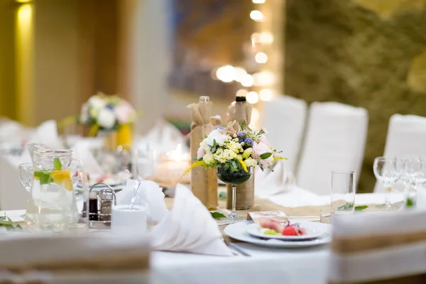 Belle décoration de table de réception de mariage — Photo