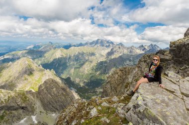 Rysy Tatra dağlarında turist