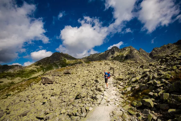 Touristen fahren in die raue Tatra — Stockfoto