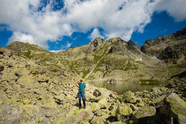 Turysta będzie rysy Tatry — Zdjęcie stockowe