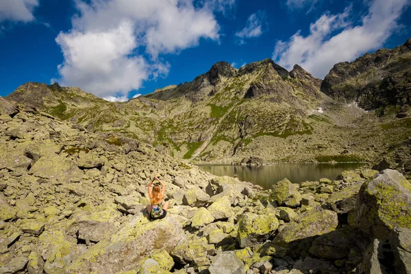 Joga w drodze do rysy Tatry góry — Zdjęcie stockowe