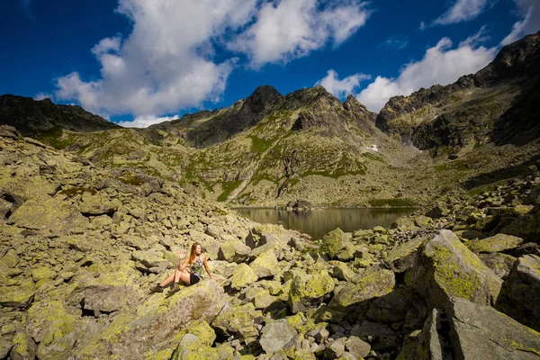 Yoga auf dem Weg in die raue Tatra — Stockfoto