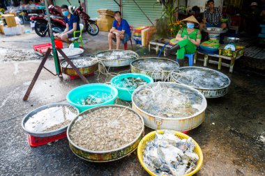 Phu Quoc, Vietnam - Ocak 2020: Duong Dong, Phu Quoc 'da sabah pazarı.