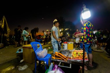 Phu Quoc, Vietnam - Ocak 2020: Dinh Cau, Phu Quoc 'taki gece pazarı.