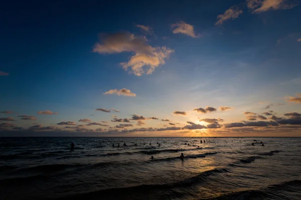 Phu Quoc Vietnam January 2020 People Taking Sea Bath Sunset — 图库照片