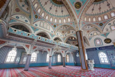 Manavgat, Türkiye: 15 Nisan 2019. Mrk 'in güzel mimarisi. Türkiye 'nin Manavgat kentinde Kulliye Cami, Antalya. Güzel sakral bina..