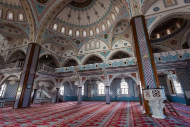 Manavgat, Türkiye: 15 Nisan 2019. Mrk 'in güzel mimarisi. Türkiye 'nin Manavgat kentinde Kulliye Cami, Antalya. Güzel sakral bina..