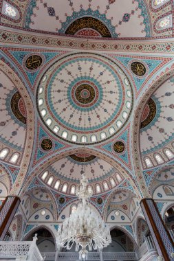 Manavgat, Türkiye: 15 Nisan 2019. Mrk 'in güzel mimarisi. Türkiye 'nin Manavgat kentinde Kulliye Cami, Antalya. Güzel sakral bina..