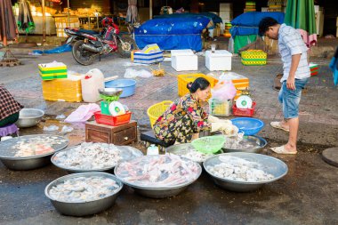 BaRia, Vietnam - Şubat 2020: Akşamüstü balık pazarı Cho Ba Ria.