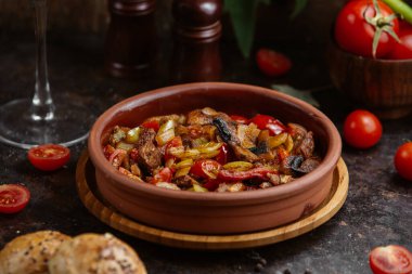 Saxsida et qovurmasi Azeri yemegi