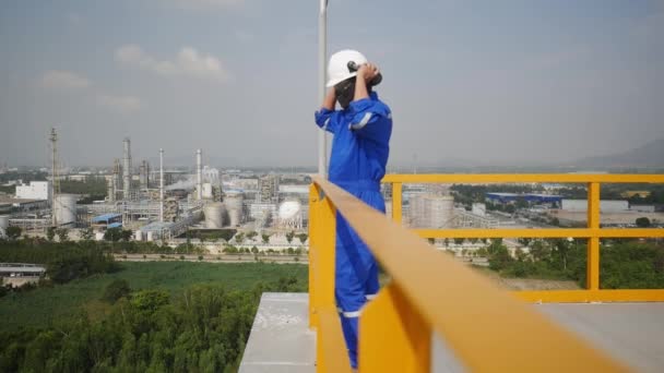 Trabajadores Eléctricos Están Trabajando — Vídeo de stock